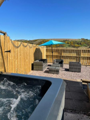 The Steading with 7 Seater Hot Tub Aberdeenshire